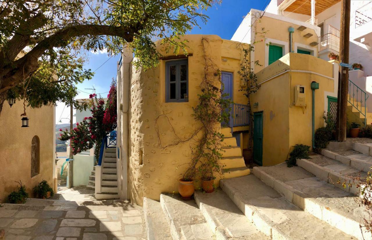 Traditional Medieval Stone House In "Ano Syros" Exterior foto