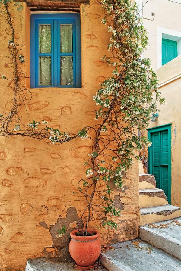 Traditional Medieval Stone House In "Ano Syros" Exterior foto