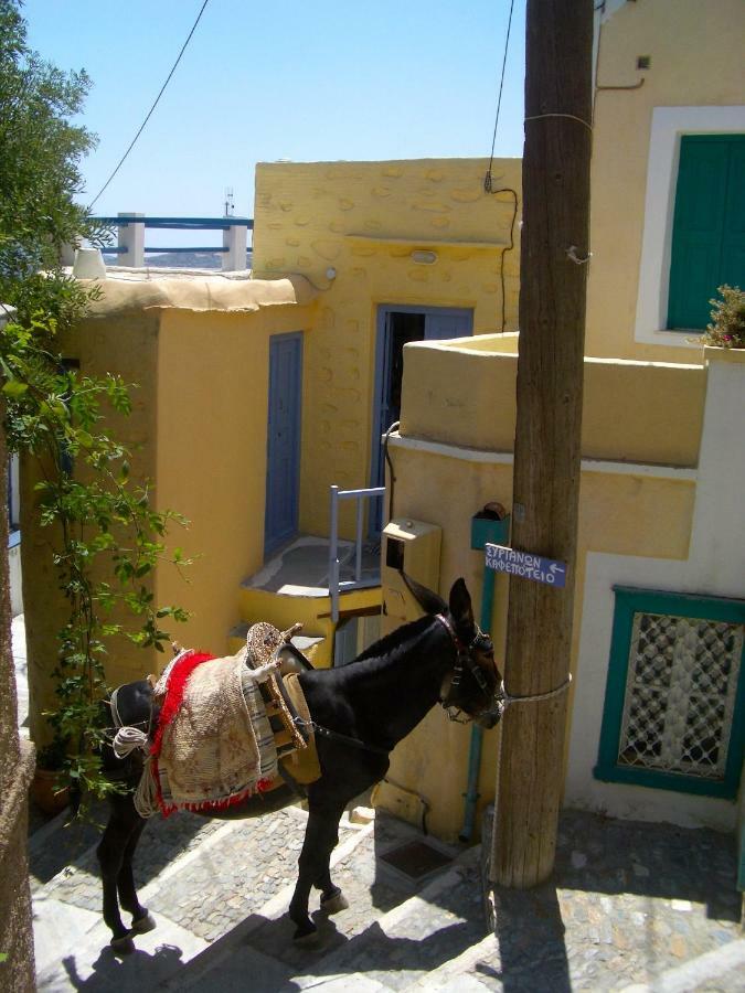 Traditional Medieval Stone House In "Ano Syros" Exterior foto