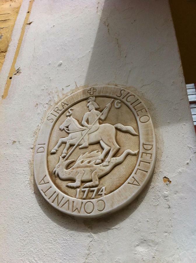 Traditional Medieval Stone House In "Ano Syros" Exterior foto