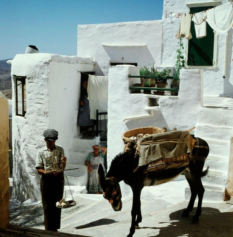 Traditional Medieval Stone House In "Ano Syros" Exterior foto
