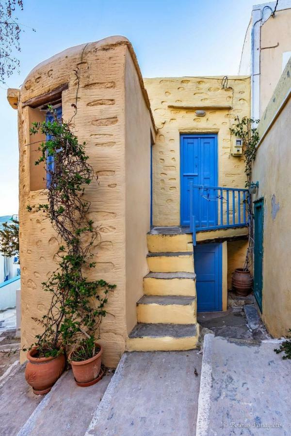 Traditional Medieval Stone House In "Ano Syros" Exterior foto