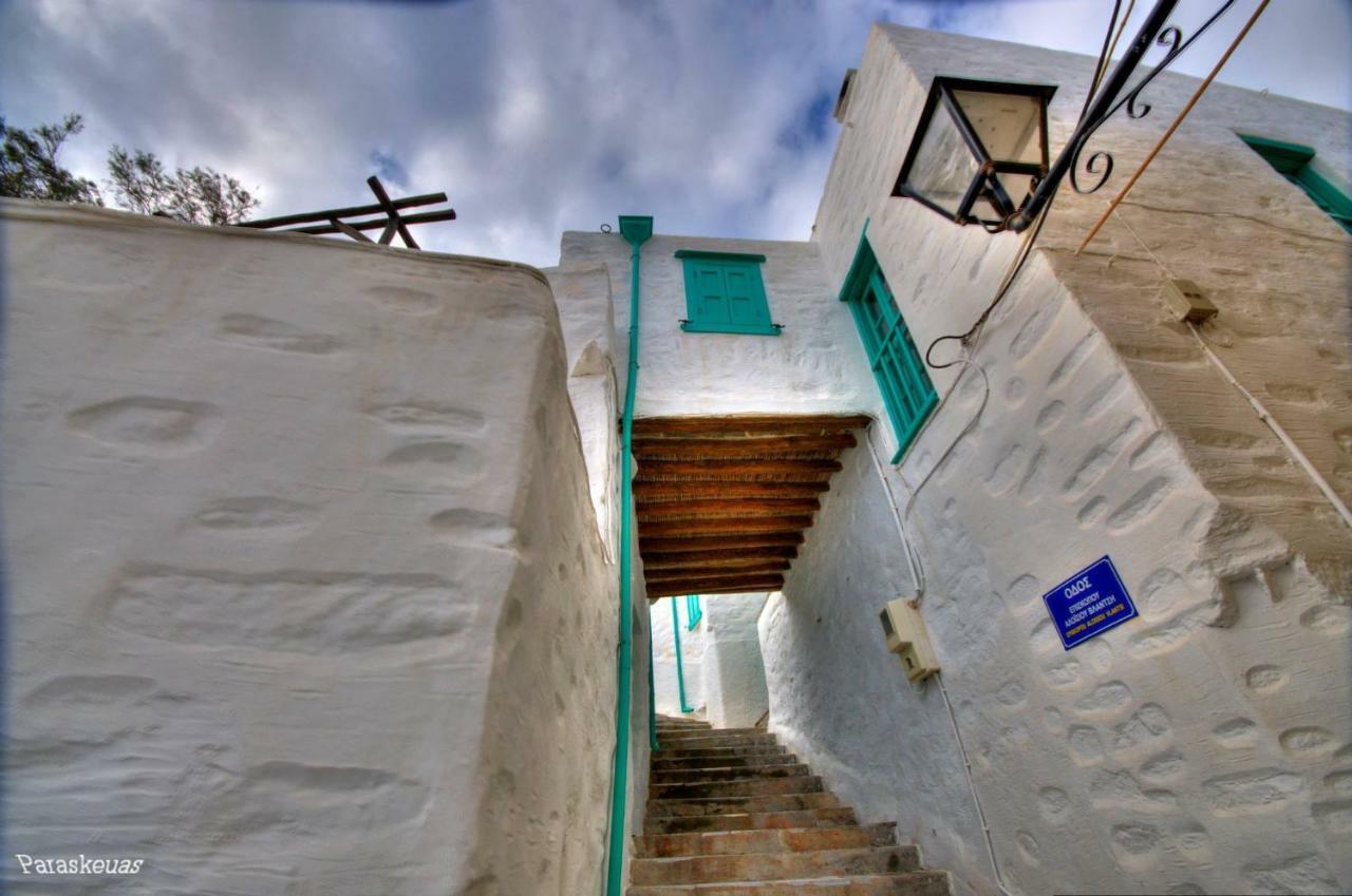 Traditional Medieval Stone House In "Ano Syros" Exterior foto
